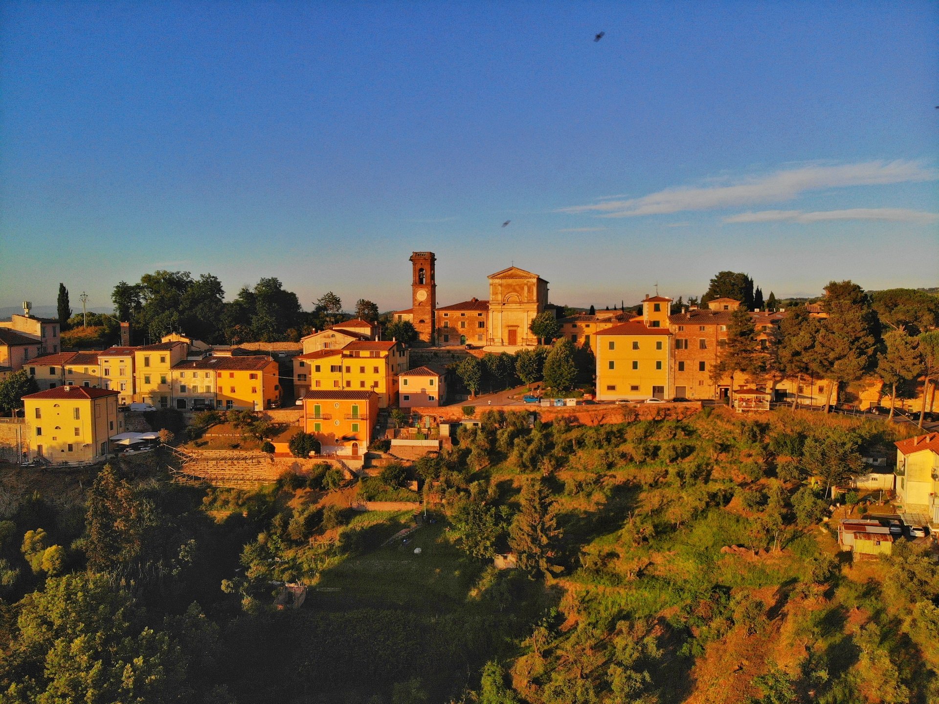Borgo di Lorenzana veduta aerea dji mavic air